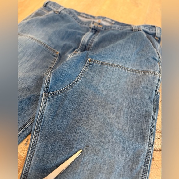 Carhartt Jeans Mens Size 42 x 30 Blue Medium Wash Denim Relaxed Fit - Picture 3 of 11